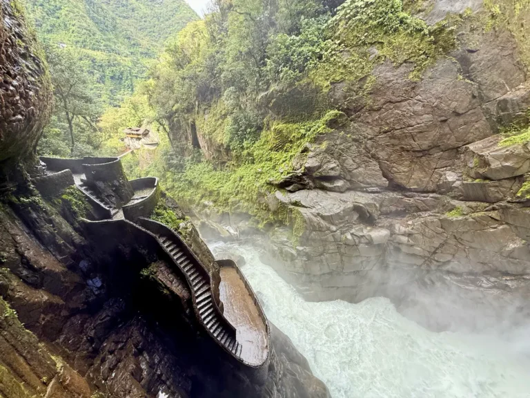 Pailon del Diablo Baños